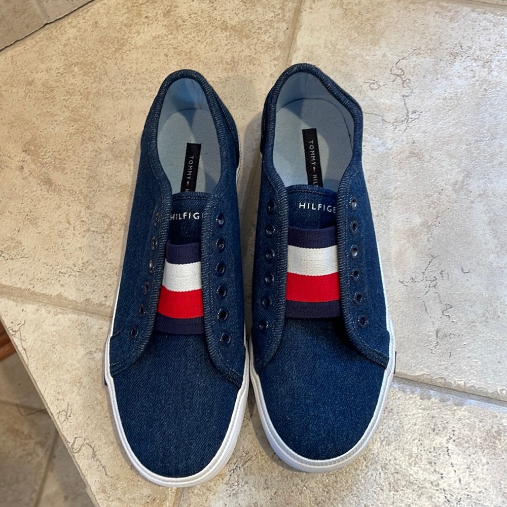 Tommy Hilfiger denim shoes sz 7 1/2  gorgeous!